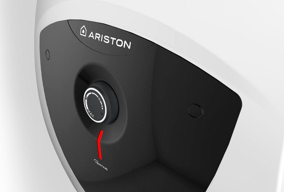 Водонагреватель Ariston ABS Andris Lux 15 OR над раковиной