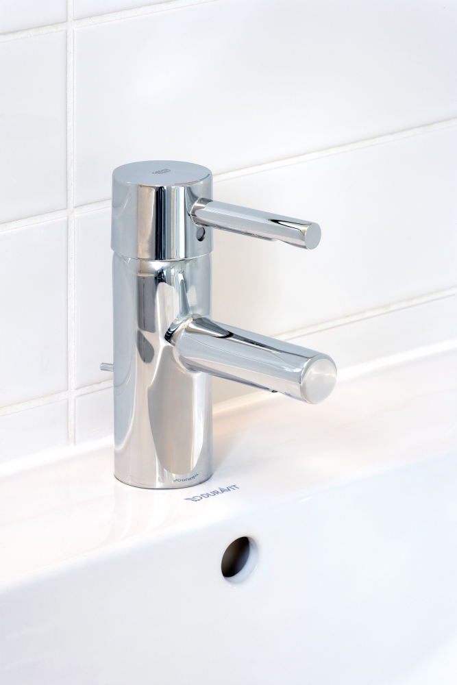 Смеситель для раковины Grohe Essence 33562000