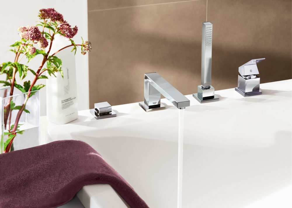 Смеситель Grohe Eurocube 19897000 на борт ванны